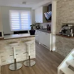 Ozzy 's Place Апартаменты *